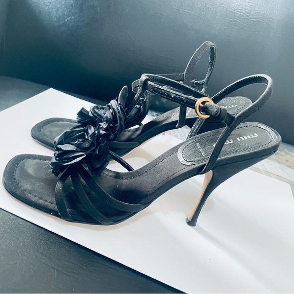 Miu Miu Black Floral Strappy Sandals - Picture 5 of 16